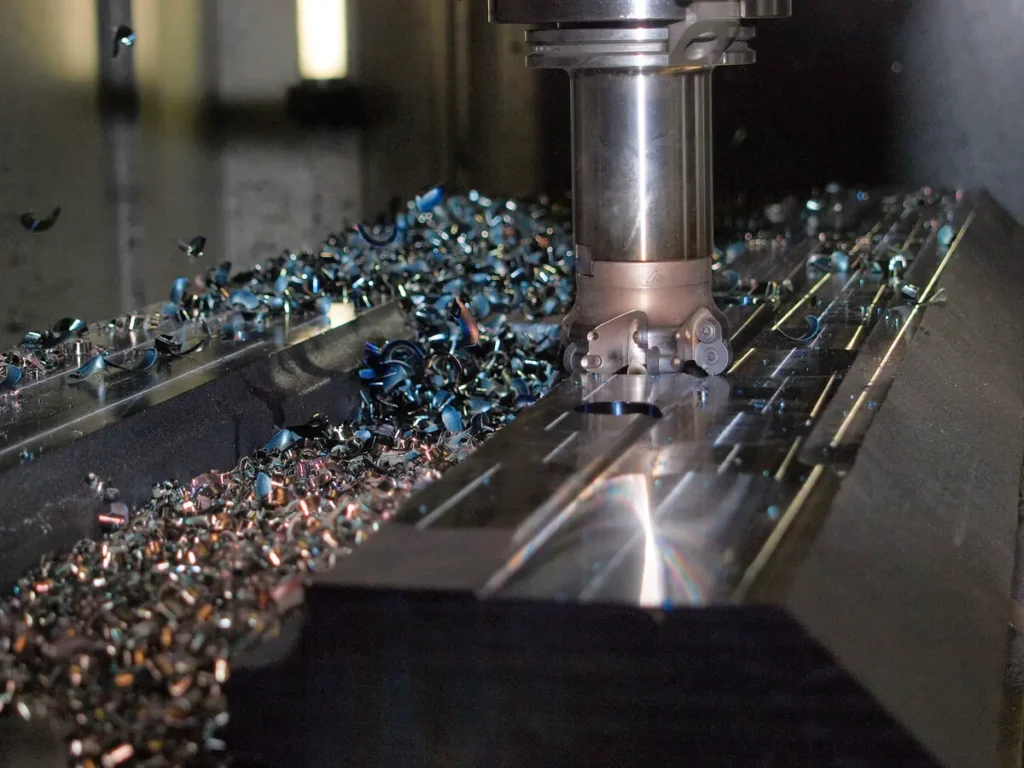 Fresado CNC de una pieza de aluminio